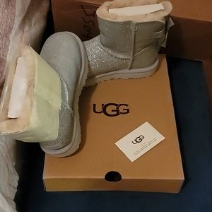 NWT UGG Mini Bailey Bow Sparkle Size 6 Womens